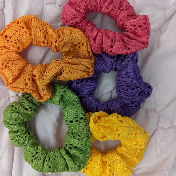 17 scrunchies - Picture 3 of 3